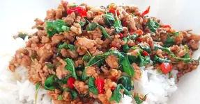 ข้าวราดผัดกะเพรา